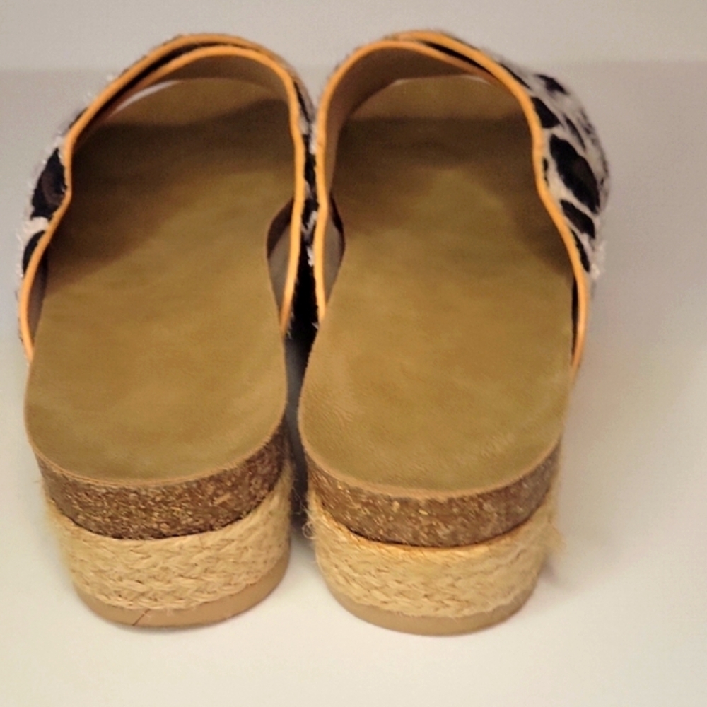 Leopard Print Women's Sandals, great with crop jeans #4 - Picture 4 of 5
